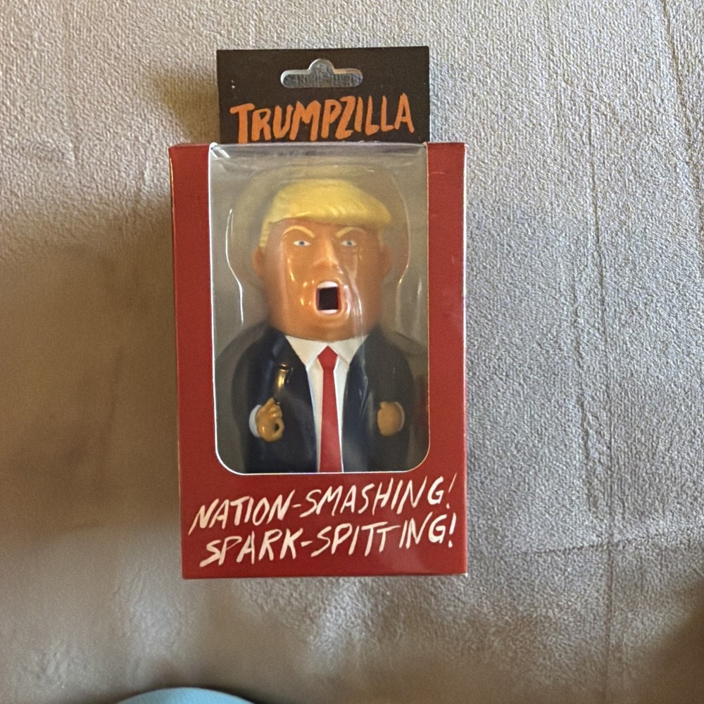 Trumpzilla Nation Smashing Trump Wind-Up Toy UPG 02680